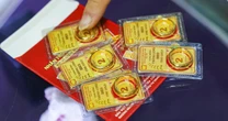 Giá vàng hôm nay 22/5: Tiếp tục tăng mạnh, lấy lại mốc 3.300 USD/ounce