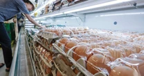 Buồn của nền kinh tế lớn thứ 4 châu Á: bão giá khiến người dân choáng váng, ăn mì ly hay trứng chần cũng trở nên xa xỉ
