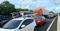 Cao tốc Hà Nội - Hải Phòng ùn tắc hơn 8 km
