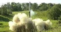 Nga xác nhận tấn công trung tâm tuyển quân, sân bay quân sự của Ukraine