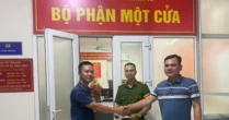 Chuyển khoản nhầm 39,3 triệu đồng vào tài khoản lạ, nhân viên ngân hàng Sacombank lập tức liên hệ người nhận rồi báo công an