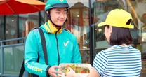 Công ty của ông Phạm Nhật Vượng ra mắt dịch vụ giao đồ ăn: sở hữu mạng lưới hơn 2.000 đối tác, ưu đãi lên tới 50% cho khách hàng