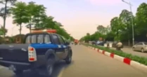 Xác minh ô tô biển xanh liên tục "tạt đầu", chửi bới tài xế xe khác trên đường