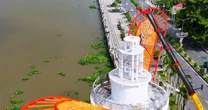 Ngắm toàn cảnh tháp cánh hoa dầu biểu tượng đất Thủ ở phố đi bộ ven sông Sài Gòn