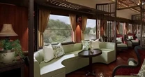 Đoàn tàu "quý tộc" lần đầu lăn bánh ở Hải Phòng: Nội thất sang xịn, nhạc công biểu diễn, giá rẻ bất ngờ