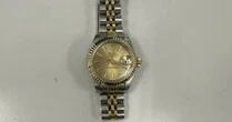 Sân bay Tân Sơn Nhất tìm người bỏ quên đồng hồ "logo Rolex", giày "có chữ Versace"