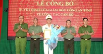 Trao quyết định của Giám đốc Công an tỉnh Bình Phước về công tác cán bộ
