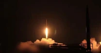 Iran tung tên lửa mới, gửi thông điệp cứng rắn đến Mỹ, Houthi lên tiếng