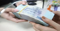 Lương tháng 13 triệu đồng nhưng kế toán chuyển nhầm 4,5 tỷ, bị kiện thì tòa án phán không cần trả lại, nam nhân viên trúng lớn