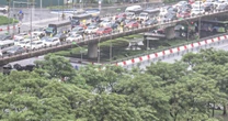 Hà Nội mưa lớn, Đại lộ Thăng Long ngập gần nửa mét, giao thông tê liệt kéo dài