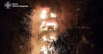 Ông Zelensky sắp gặp ông Donald Trump, Nga phóng hơn 300 drone, 37 tên lửa