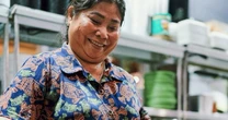 Bà Nguyễn Thị Thành, "Lunch Lady" nổi tiếng người Việt, đột tử tại Canada