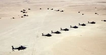 Vụ đột kích huyền thoại của 8 trực thăng AH-64 Apache