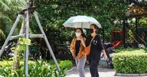 Miền Bắc nắng nóng gay gắt, đề phòng dông nhiệt chiều tối