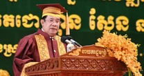 "Tôi đã vứt bỏ nó từ hồi năm 2008": Ông Hun Sen 'phản pháo' việc Thái Lan thu hồi bằng tiến sĩ danh dự