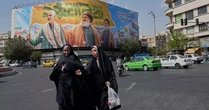 Iran mắc kẹt giữa hai bờ vực thẳm