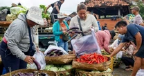 Quyết đạt tăng trưởng GDP trên 5%, nước láng giềng Việt Nam tung gói trợ giá tiêu dùng 2 tỷ USD để dân tiêu tiền thay vì gửi ngân hàng