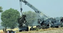 Ảnh chấn động: Mảnh vỡ nghi là tiêm kích Rafale Ấn Độ dấy lên nhiều nghi vấn