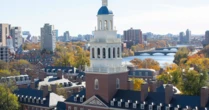 Tổng thống Donald Trump lên tiếng về Harvard, tòa án liên bang vào cuộc