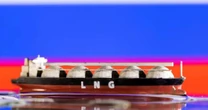 Giữa lúc doanh thu dầu khí giảm mạnh, Nga tìm được khách hàng mua khí đốt tiềm năng: Là quốc gia có căn cứ Hải quân Mỹ, lần đầu mua hàng triệu tấn LNG từ Moscow