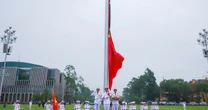 Lễ treo cờ rủ Quốc tang nguyên Chủ tịch nước Trần Đức Lương tại Quảng trường Ba Đình