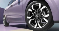 Mẫu xe điện đang bán tại Việt Nam ra mắt bản nâng cấp tại Trung Quốc: giá từ 269 triệu đồng, đi Hà Nội - Quảng Trị chỉ trong một lần sạc