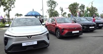 VinFast chính thức bàn giao mẫu MPV Limo Green đầu tiên cho khách hàng: Giá 749 triệu đồng, trang bị xịn xò đe dọa Xpander, XL7, Veloz Cross