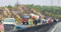 Ô tô va chạm người đi bộ trên đèo, 1 người tử vong