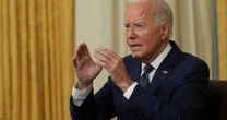 Tổng thống Biden đảo chiều chiến lược, ông Trump tiết lộ lý do thoát hiểm