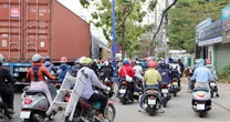 201 xe máy nào đi trên vỉa hè ở TP HCM bị Đội CSGT Hàng Xanh ghi hình?