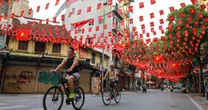 Phố phường Hà Nội rợp sắc cờ đỏ sao vàng, hướng về ngày Quốc khánh 2/9
