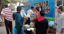 CLIP: Quán bún vỉa hè ở Huế bị kiểm tra vì có "xô nước thần kỳ" giúp rửa bát siêu nhanh