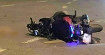 Xe máy "kẹp 3" va chạm ô tô, 2 nữ sinh 16 tuổi thương vong