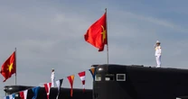 Tàu ngầm Kilo 636 "hố đen trong lòng đại dương" xuất hiện hiên ngang trong Lễ diễu binh trên biển