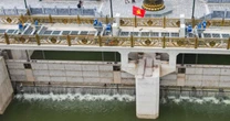 Đập dâng đầu tiên hoạt động, mang dòng nước xanh ‘hồi sinh’ sông Tô Lịch