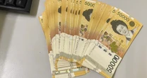 Bọc tiền gần 100 triệu đồng nằm chơ vơ ở sân bay