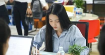 Sinh viên mới ra trường than thở "lương 18 triệu không đủ sống"