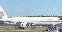 Máy bay Trung Quốc chở 311 người hạ cánh khẩn cấp xuống Nga do hỏng động cơ