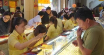Giá vàng biến động, người mua vàng có thể vi phạm nếu không lưu ý quy định mới này