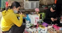 Bất ngờ 'hàng hiệu' vài chục ngàn đồng tràn lan chợ, 'mua nhiều còn được giảm giá'