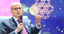 GS thắng giải thưởng của tỷ phú Phạm Nhật Vượng vừa được Nobel vinh danh: "Tôi có một tuổi thơ gian khó"