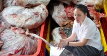 Đồng loạt khám xét 3 nhà kho của "trùm thực phẩm giả" Vũ Thị Hường: Hàng chục tấn thịt bốc mùi hôi thối