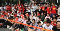Đây là vị trí hàng chục điểm gửi xe gần khu vực diễu binh nhất, người dân phải xem ngay