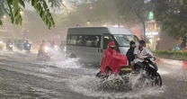Nóng: Hà Nội xảy ra mưa dông ở nhiều nơi, cảnh báo ngập ở hàng loạt tuyết phố