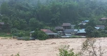 Lũ quét rạng sáng ở Điện Biên, hai trẻ bị vùi lấp, nhiều nhà cuốn trôi