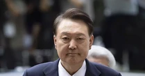 Cựu Tổng thống Hàn Quốc Yoon Suk Yeol nằm ra sàn phòng giam, không tuân thủ lệnh triệu tập thẩm vấn
