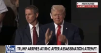 Ông Trump đeo băng tai lộ diện sau vụ ám sát, thành "người hùng nước Mỹ" trong tiếng reo của 50.000 người