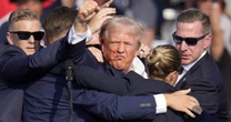 CNN: Phát hiện cựu Tổng thống Trump có hành động "kì lạ" sau khi bị ám sát hụt