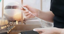 13 hãng hàng không cấm mang pin sạc dự phòng lên máy bay từ 1/10