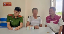 Cụ ông rút sổ tiết kiệm 250 triệu tại quỹ tín dụng, chuẩn bị chuyển khoản làm "thủ tục bảo hiểm" thì được công an yêu cầu dừng giao dịch